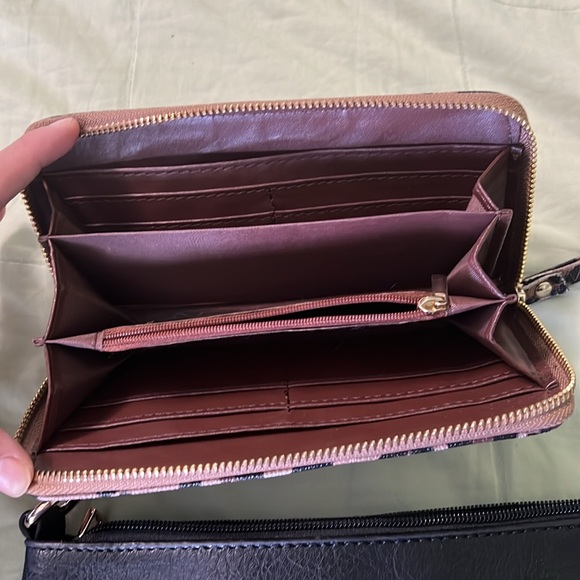 3 piece hang bag with wallet LV patch, used but still in good condition - Picture 6 of 8